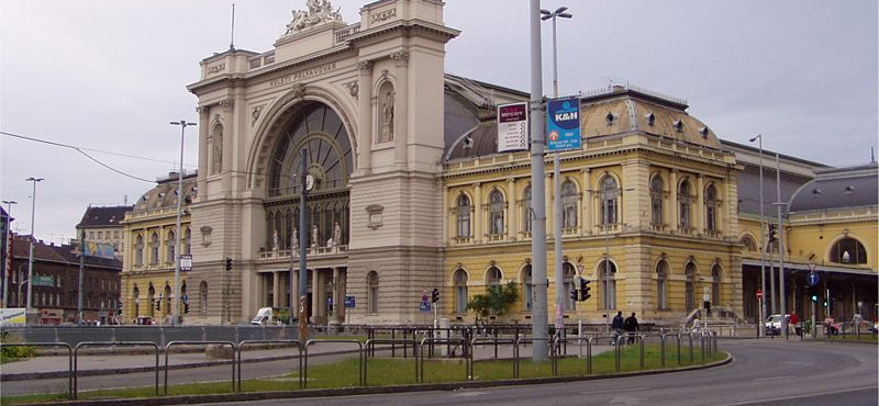 Videó: felavatták az Állandóság Sétányt a Keleti pályaudvarnál