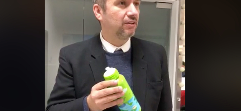Hadházy egy békás termoszért biztosan visszamegy az MTVA-ba