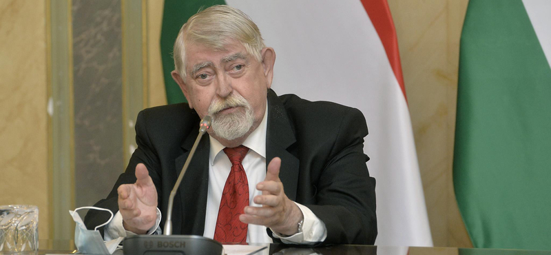 Kásler kötelezte a háziorvosokat, hogy hívják vissza telefonon a betegeket