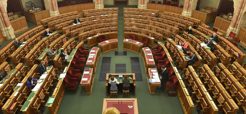 Visszaszállingóznak a képviselők a parlamentbe, indul a tavaszi ülésszak