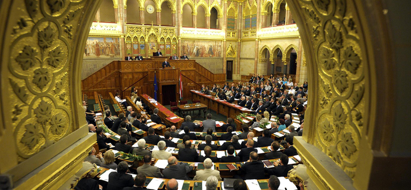 Ma alakul meg az új parlament
