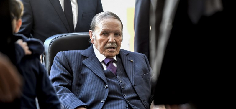 Elhalasztotta az algériai elnökválasztást a húsz éve hatalmon lévő Buteflika