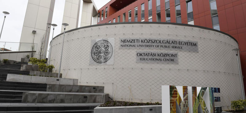 A homofób gyűlöletről szervezett konferenciát, kirúgták az egyetemről