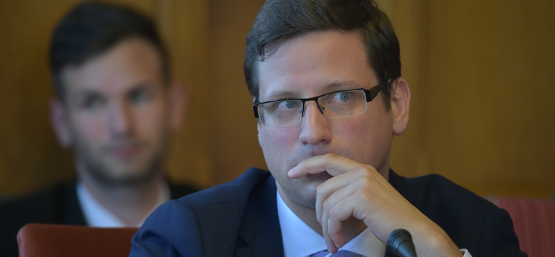 Már Gulyás Gergellyel, de újra lesz Kormányinfó