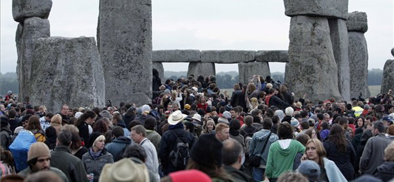 Rekordot döntött az idei nyári napforduló a Stonehenge-nél
