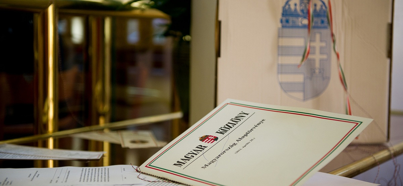 Bénázásba fulladt Kerényi alaptörvényes ötlete