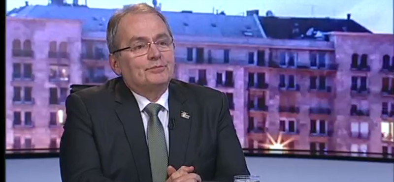 Annyit migránsozott a Hír Tv-ben a munkáspárti Thürmer Gyula, hogy már a riporter is visszakérdezett