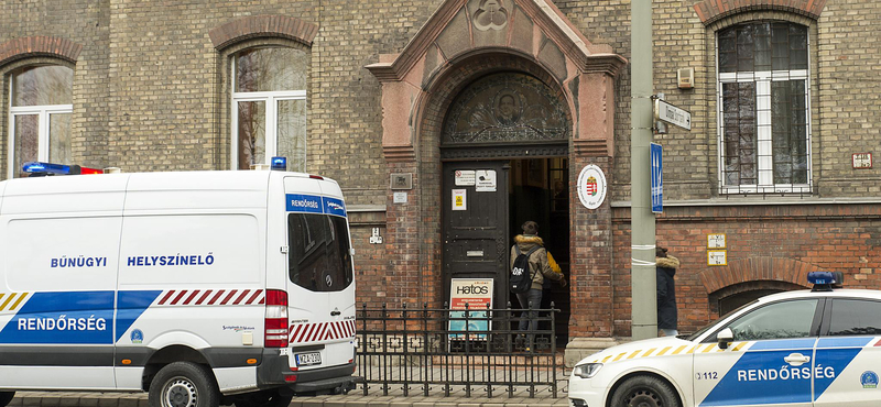 Erős fájdalmai vannak a megkéselt győri tanárnőnek