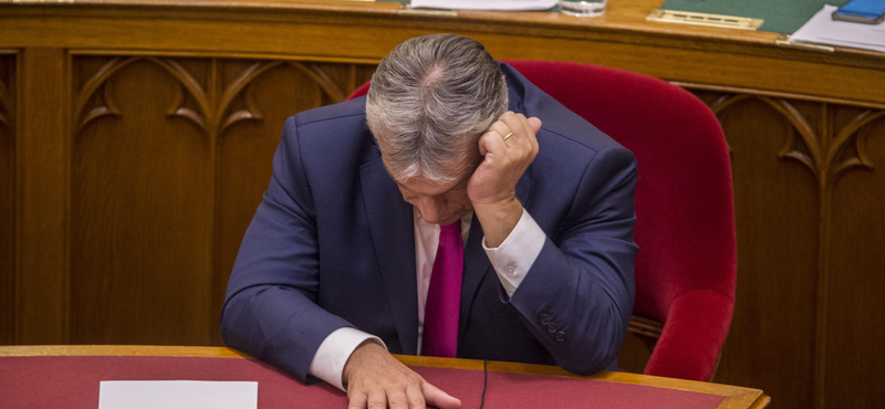 Lelassult a törvénygyár, de Orbán szügyig állt a vérben a Parlamentben