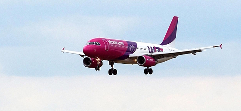Vészjelzést adott le, majd visszafordult a Wizz Air egyik járata