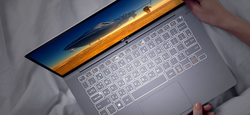 Itt a laptop, amely 17 órán át bírja egy feltöltéssel
