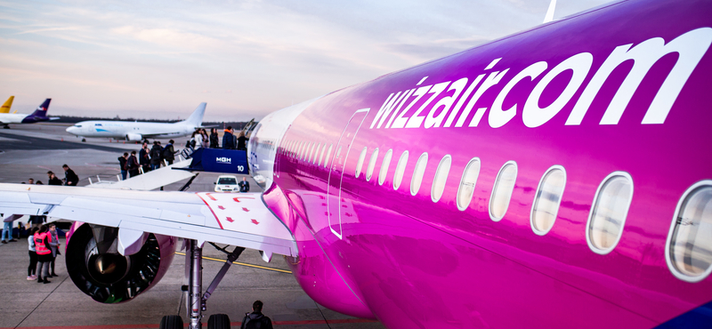 Nem engedi felszállni a Wizz Air a gépét, amelyen egy koronavírusos beteg utazott