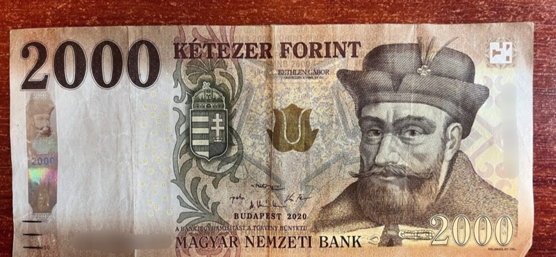 „Ez itt van, igyatok egy kólát” – kétezer forinttal próbálta megvesztegetni a rendőröket
