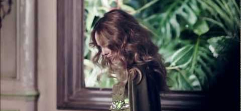 Vanessa Paradis romantikázik a H&M-mel