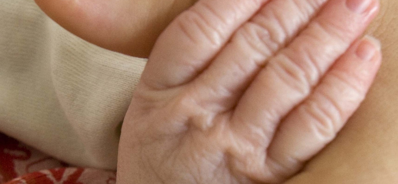 Szülés után meghalt egy nő, aki hármasikreknek adott életet