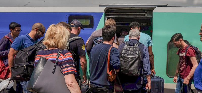 Dulakodás közben elsült egy fegyver egy francia expresszvonaton