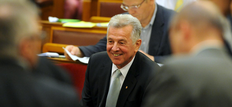 Origo: Schmitt tanácsának tagjai voltak a disszertáció bírálói