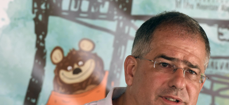 „Ha kolbászból lenne a kerítés, akkor tüntetnének a vegetariánusok” – mondta Kósa Lajos a státusztörvényről