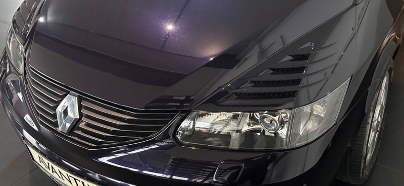 Nem elírás, 301 kilométer van ebben a szuperritka 20 éves V6-os Renaultban
