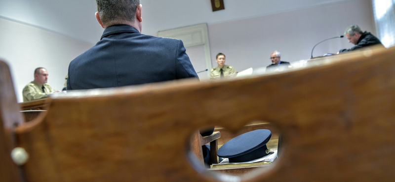 Ezredesi rangját bukta a börtönparancsnok, mert betartott egy rabnak