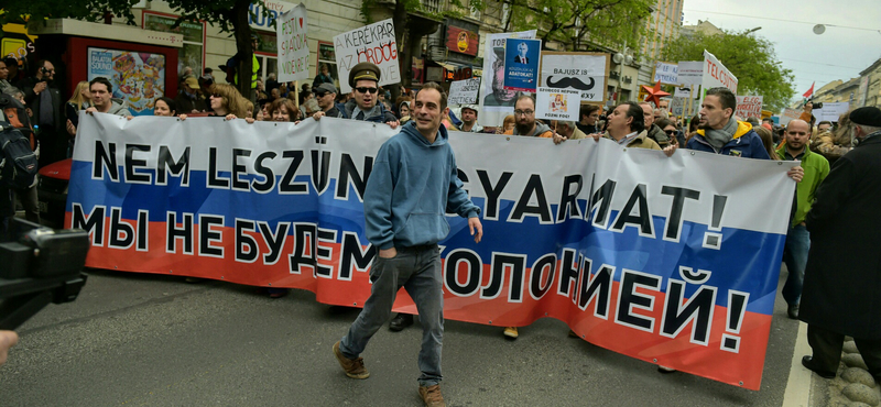 Békemenetre békemenettel válaszol a Kutyapárt