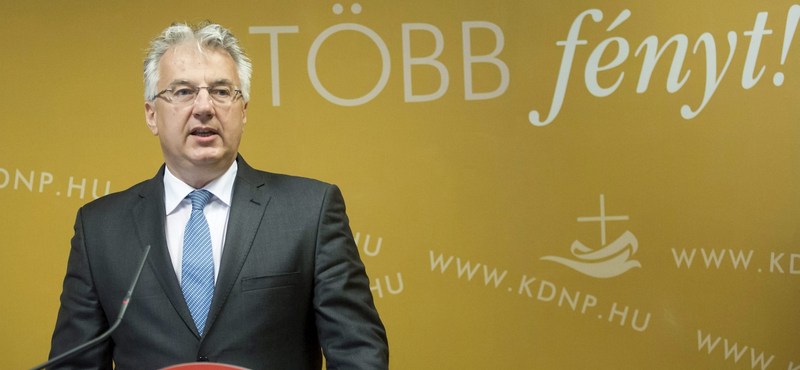 Komolyan végigelemezték Semjén dilettáns verseit