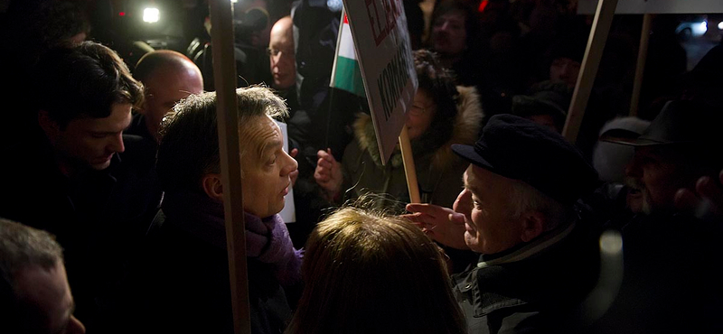 Orbán szétszóródó rendszerváltókról beszélt az egri gimiseknek