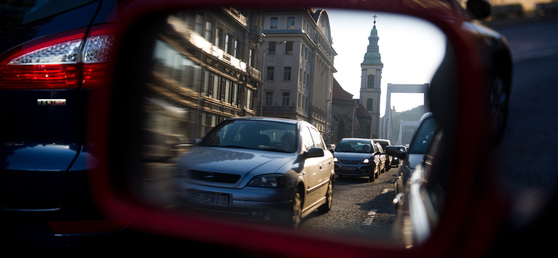 Budapesti dugók: ezeket a helyeket érdemes kerülni