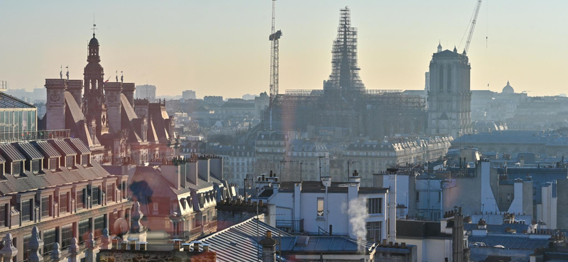 Olyan jól halad a Notre-Dame újjáépítése, hogy az ácsok már ünnepelnek