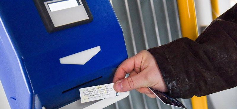 Szeged megelőzte Budapestet, ott már lehet kártyával jegyet venni a villamoson