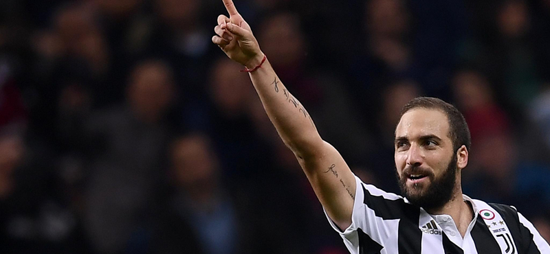 Ronaldóért két sztárját is dobnia kellene a Juventusnak