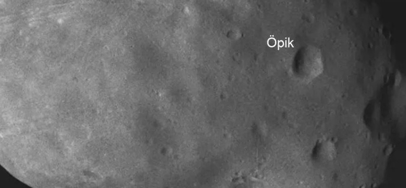 Több száz szimuláció derítette ki, miért csíkos a Mars haldokló holdja