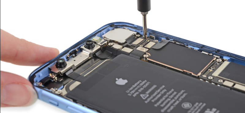 iPhone-ok lassítása: 10x több mobilban cseréltek akkumulátort a vártnál