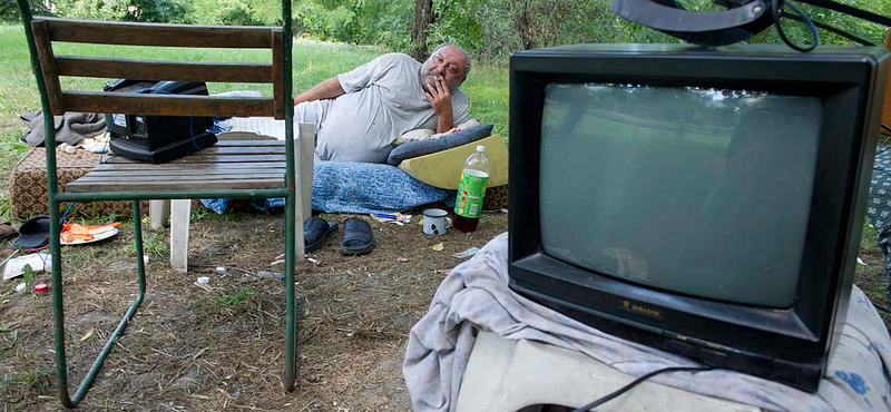 A kormány vegzálja és gettósítja a hajléktalanokat