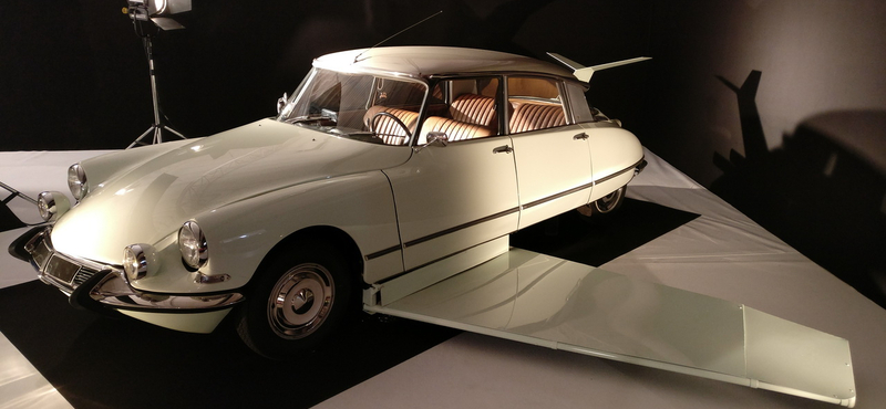 Fantomas Citroënje és Mr. Bean Minije is feltűnt Párizsban
