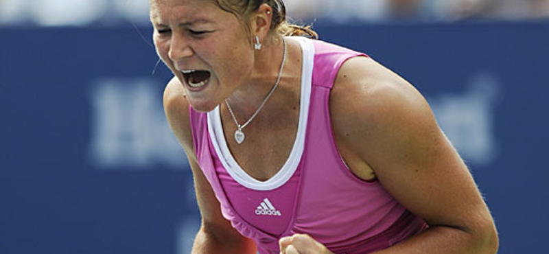 Roland Garros: meglepetésre Szafina kiesett, Henin továbbjutott