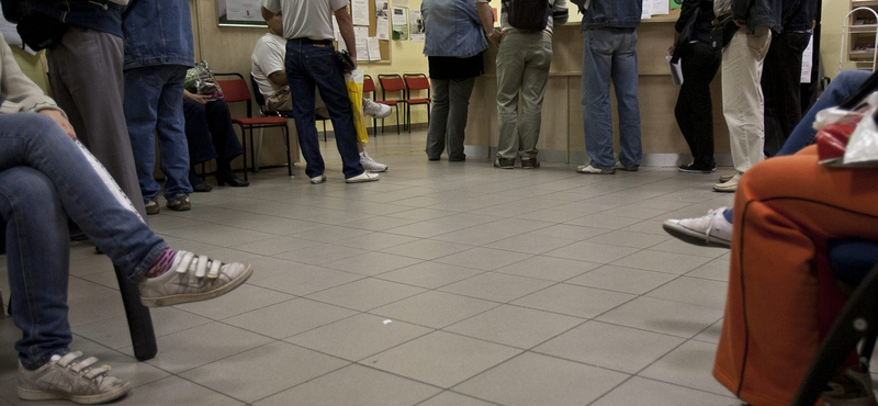 Fordulat: a lengyelek leelőztek minket pesszimizmusban