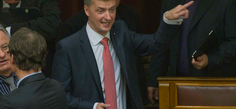 Kubatov: Látásból sem ismerem a választási irodánál megjelent kopaszokat