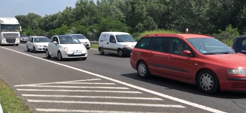 Új ötlet a nyári dugók ellen: az M7-es leállósávján is autózhatnánk
