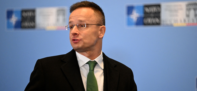 Leszavazta a kormánypárti többség, hogy Szijjártó választ adjon a kínai rendőrök és az arcfelismerő ügyére