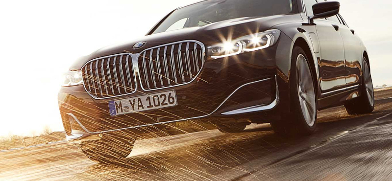 550 lóerős hibrid 7-es BMW a láthatáron