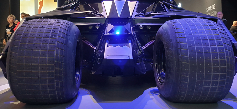 Élőben egészen félelmetes Batman autója, körbefotóztuk