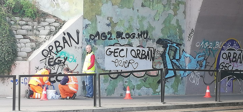 Példás gyorsasággal tüntetik el az Orbánt gyalázó feliratot