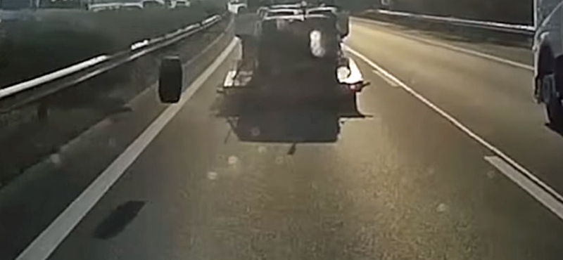 Videón, amint kiszakad a helyéről egy utánfutó kereke az M3-as autópályán