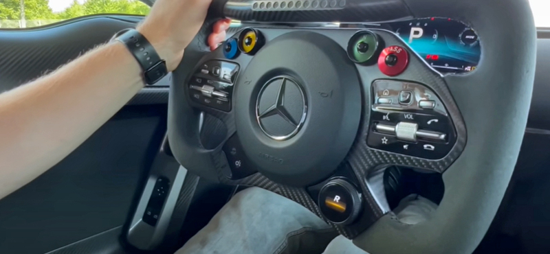 Nem csak megvenni, használni is kihívás a Mercedes 1064 lóerős hiperautóját 