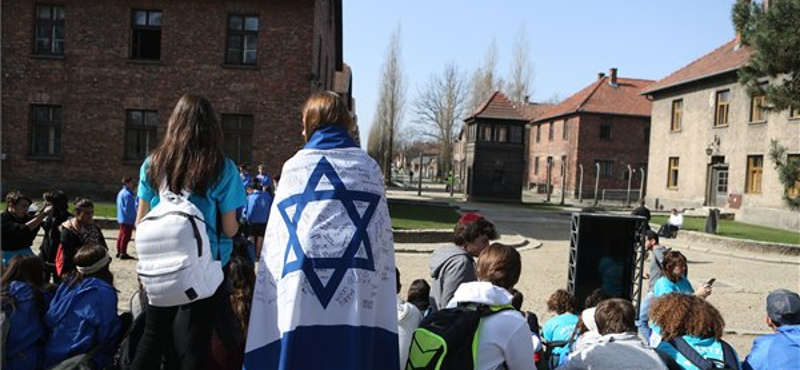 A Wesselényi utcai holokauszt-álmúzeum előtt akcióztak civilek