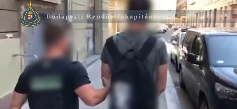 Parókát és álhasat húzott a józsefvárosi rabló, de így is elkapták
