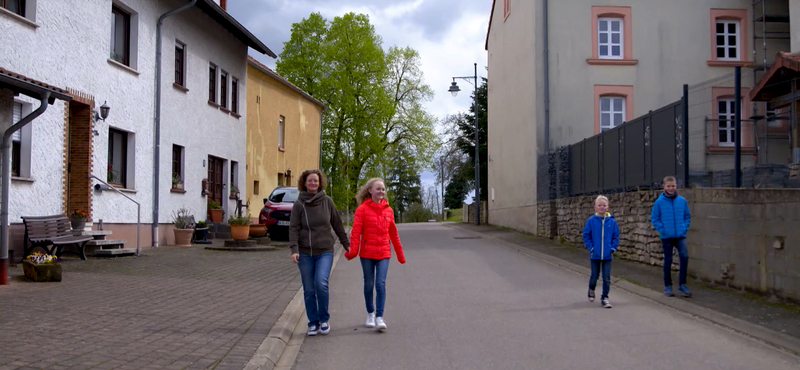 Milyen az élet egy faluban, ahol az utca egyik fele Németországban, a másik Franciaországban van – videó