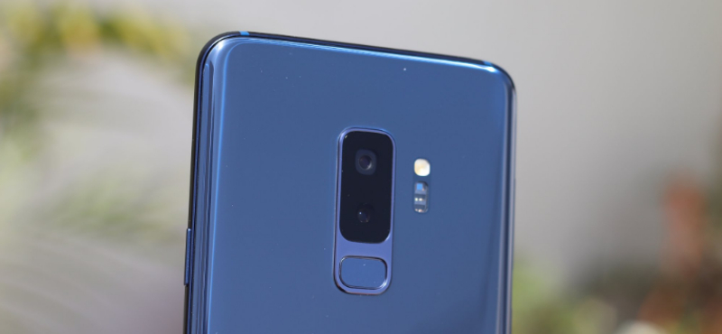 32 megapixeles kamera, 4500 mAh-es aksi: jó kis telefon jön a Samsungtól