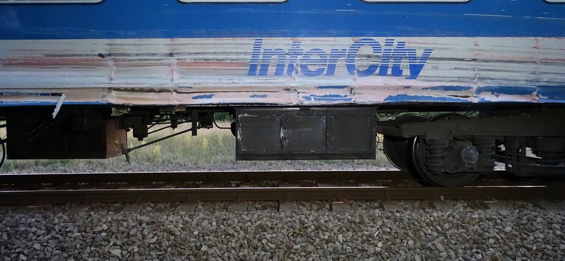 Halálra gázolt egy embert az Intercity a pinnyei vasútállomáson